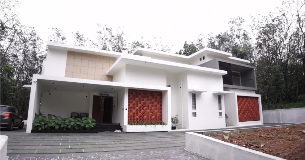 3000 sq ft home on 8 cents