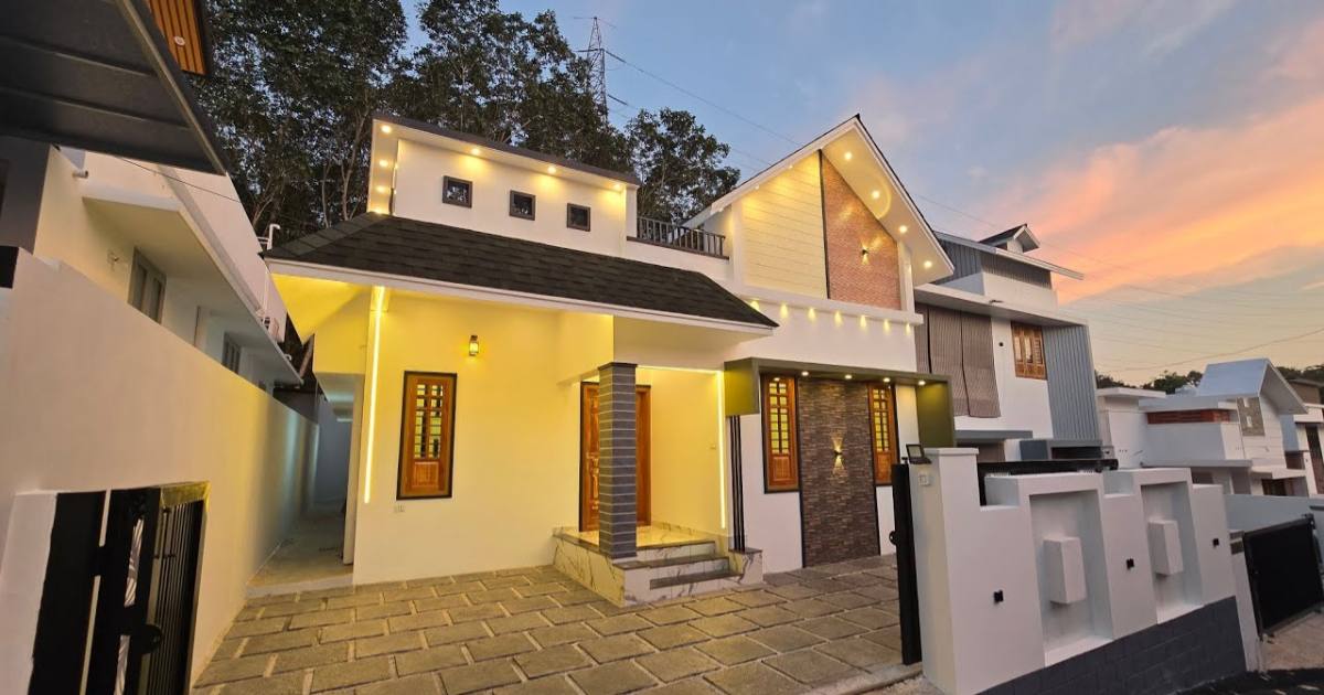 4 cents 1000 sqft.3 BHK Home